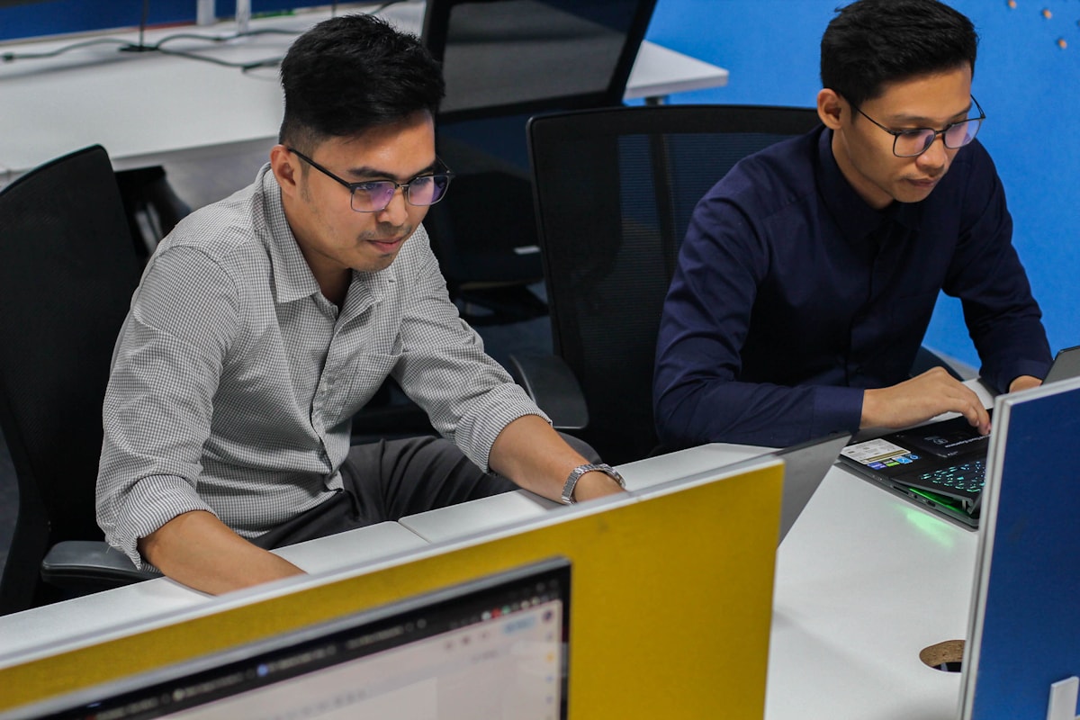 Equipo técnico de IPTV España trabajando en la atención al cliente